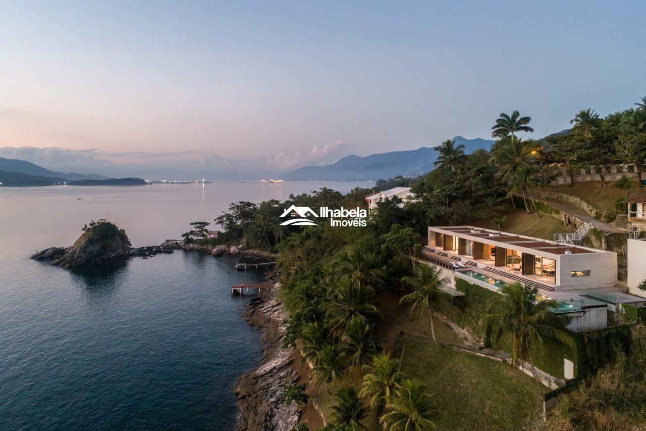 Casa a venda na costeira em Ilhabela